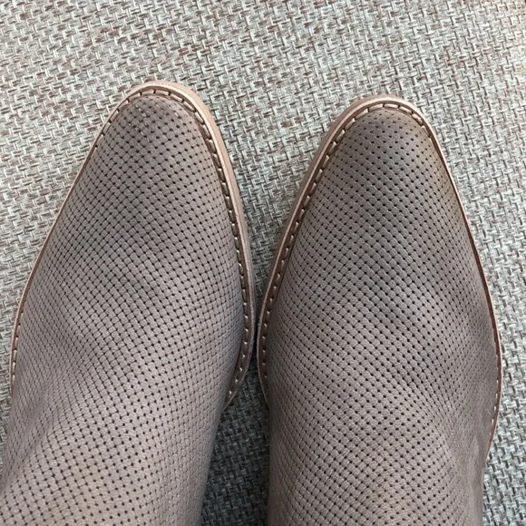 NWT taupe ankle boot with zipper - Picture 4 of 8